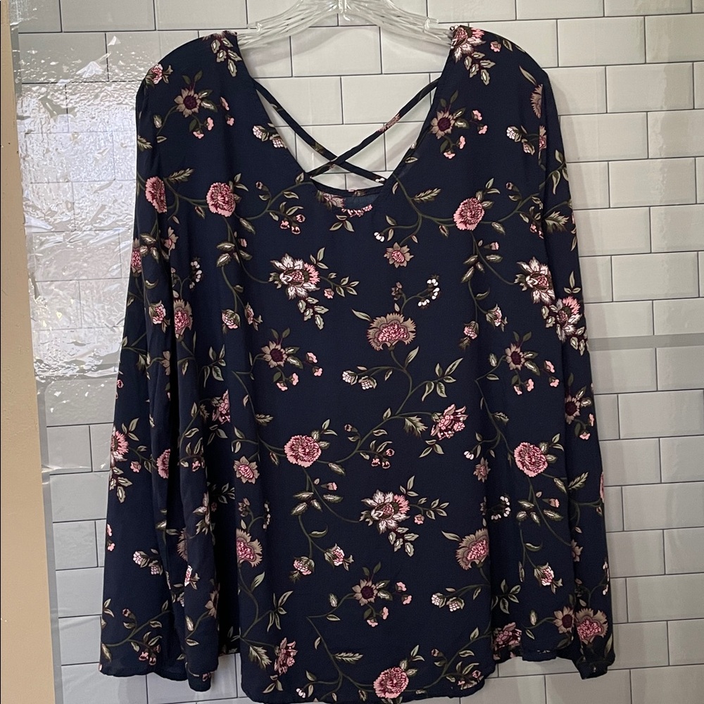 Faded Glory Navy‎ Floral Bell Sleeve Crisscross Back Top size 2X - Picture 5 of 15